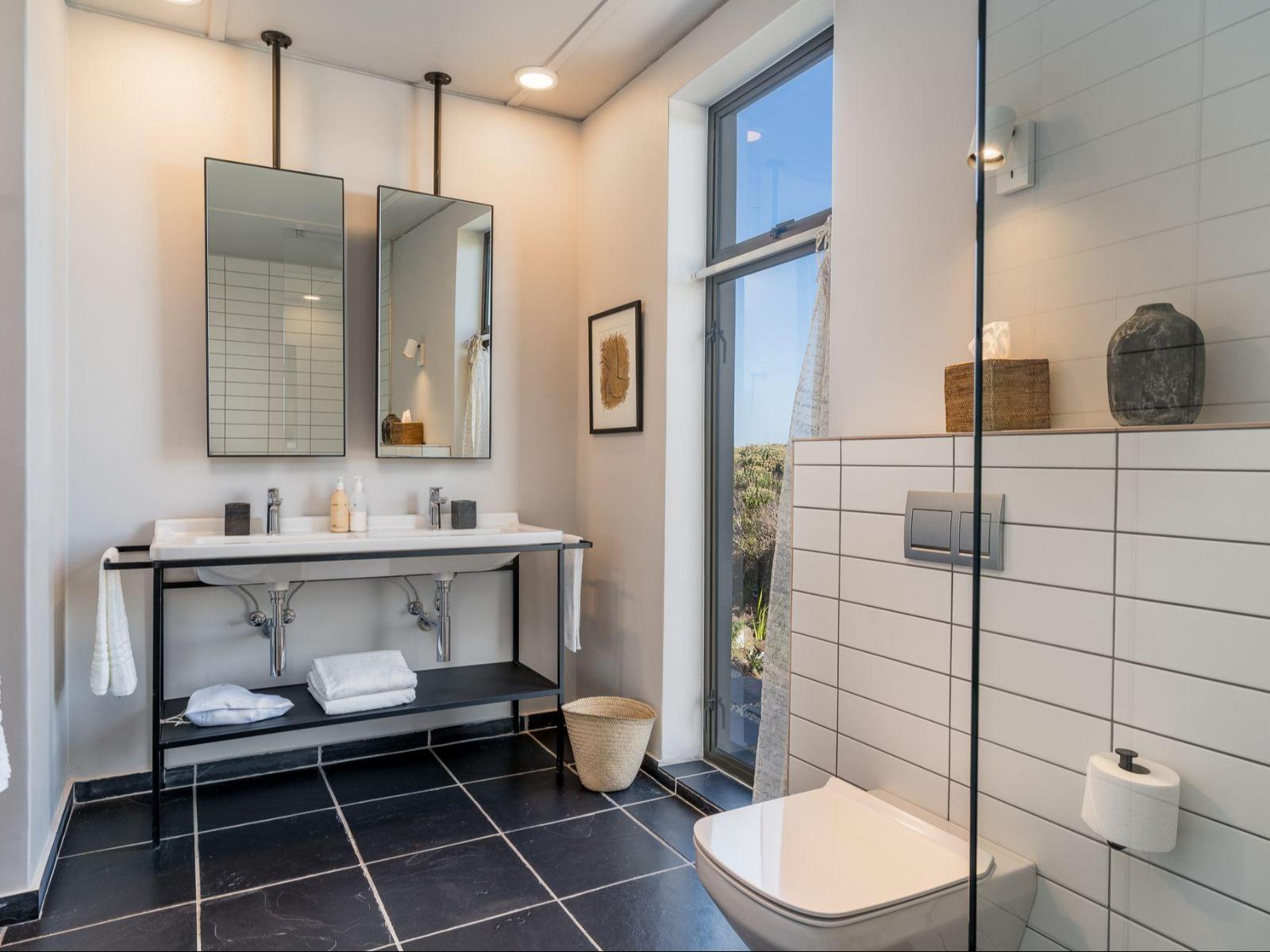 The Black Barn, Bathroom