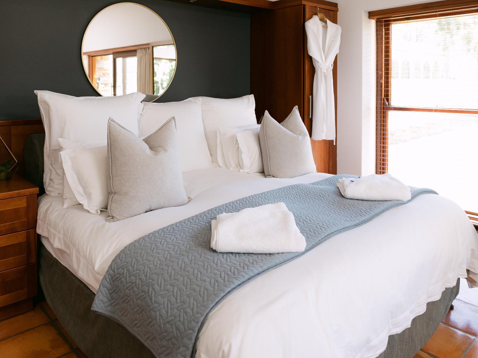 Luxury Pinot Noir Suite 2 | La Roche Estate, Bed