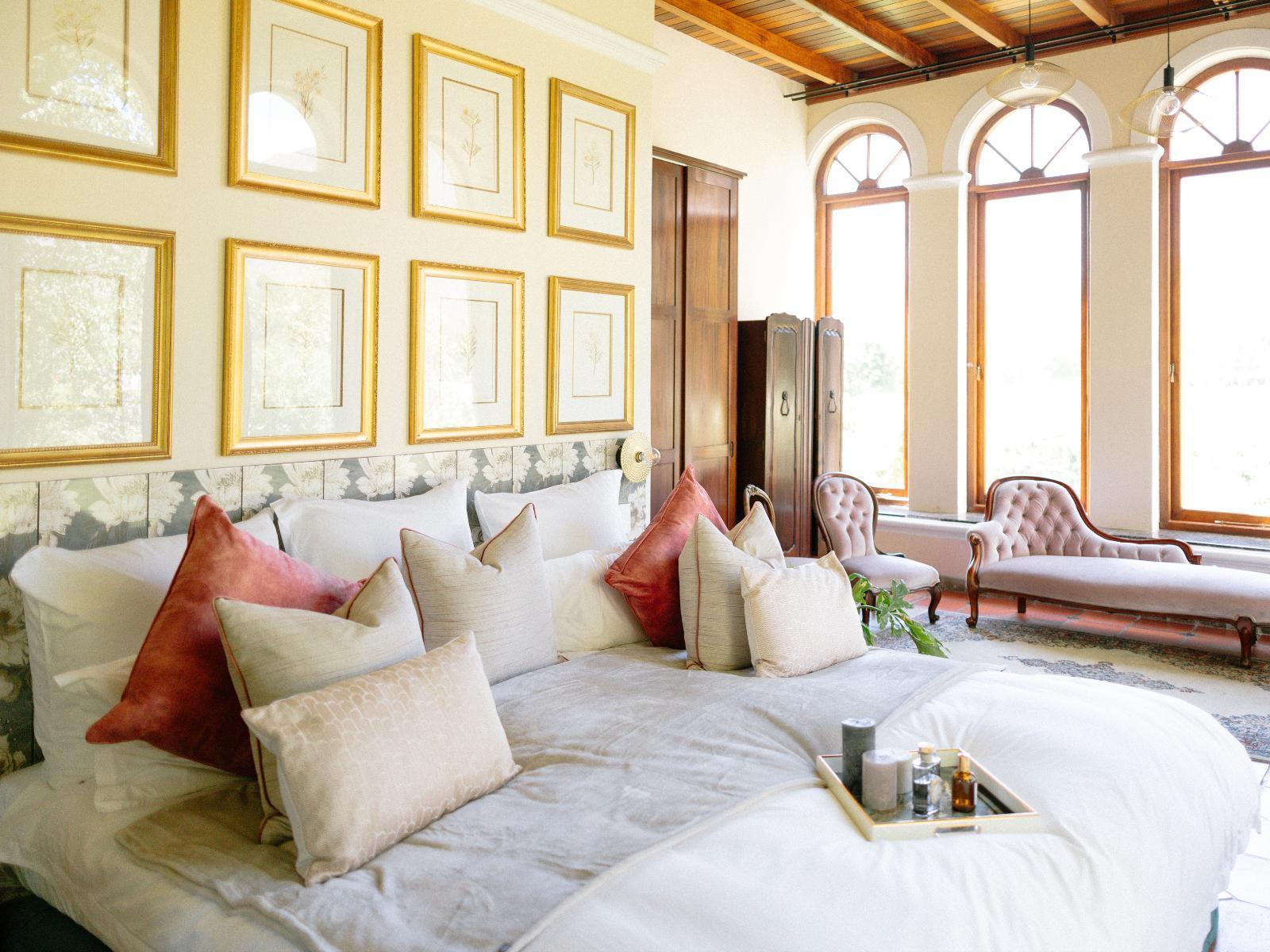 The Manor House, Photo of the whole room