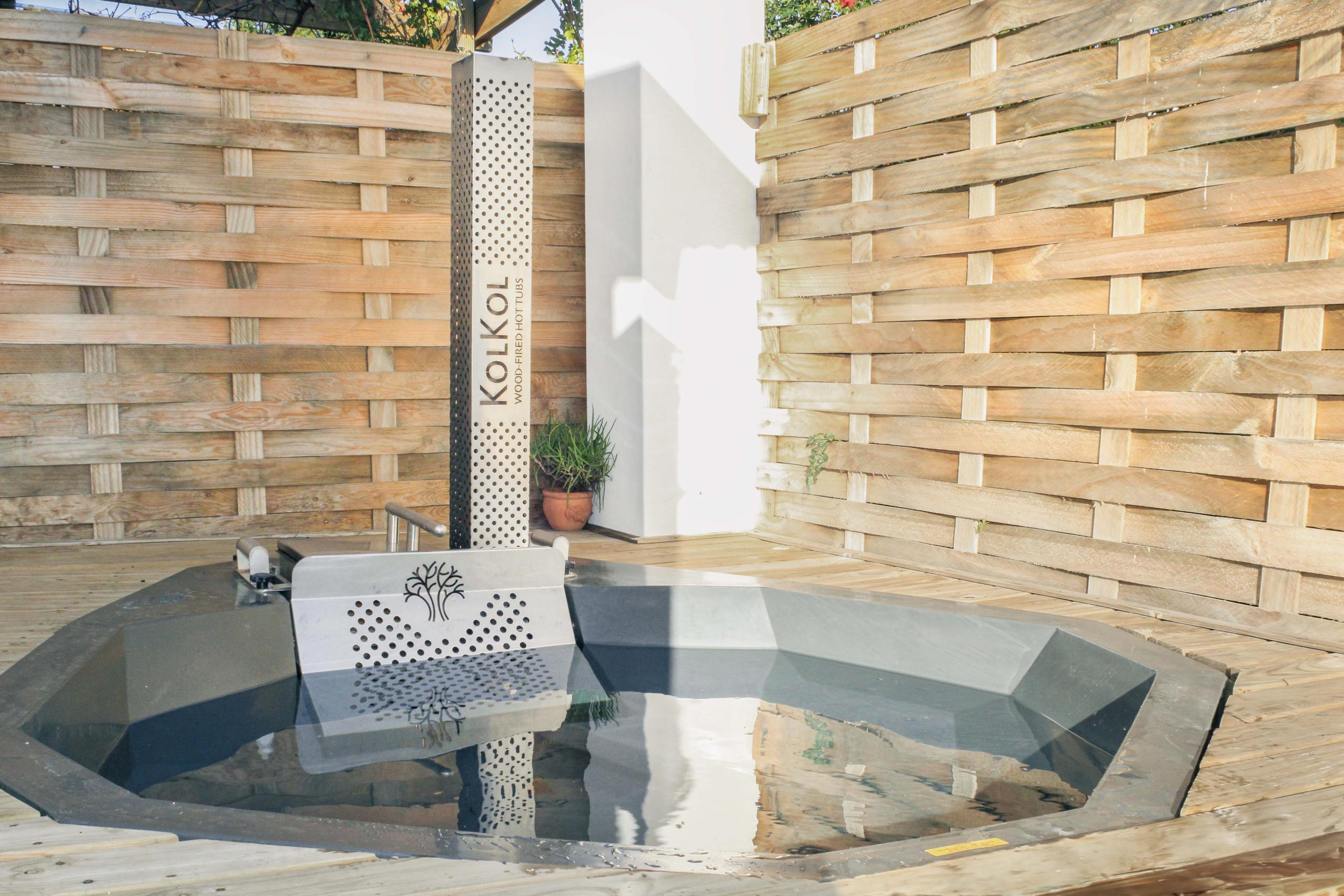 Family & Couples Cottage Hot Tub 2