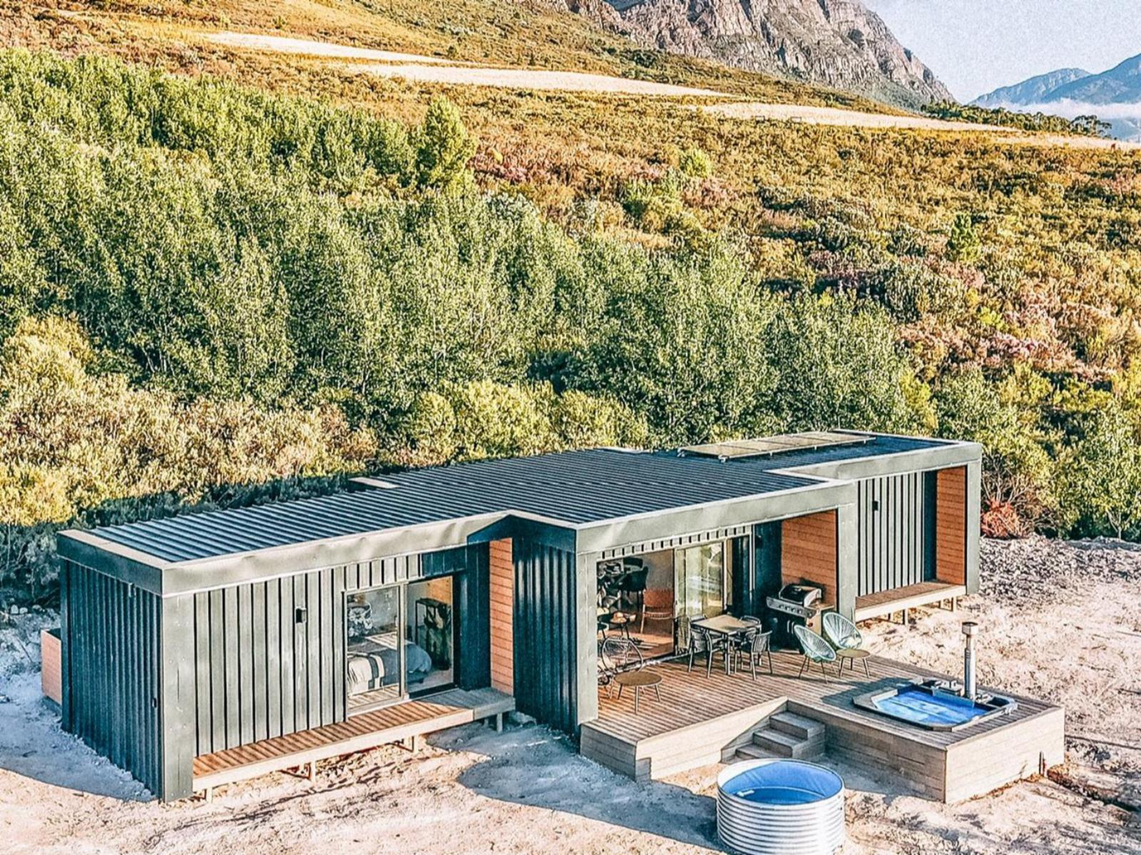 Secret Garden Cabin | Springsteen Cabins, Bed