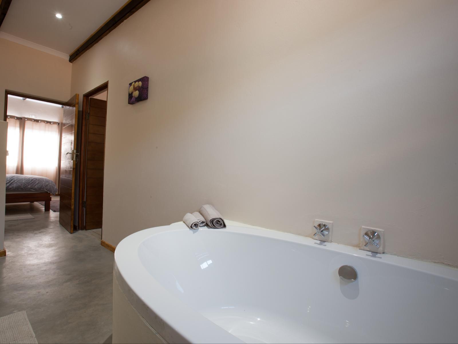 Southern Nights, Bathroom